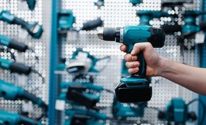 várias ferramentas elétricas á bateria