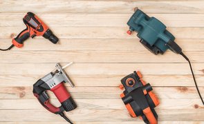 ferramentas elétricas em bancada