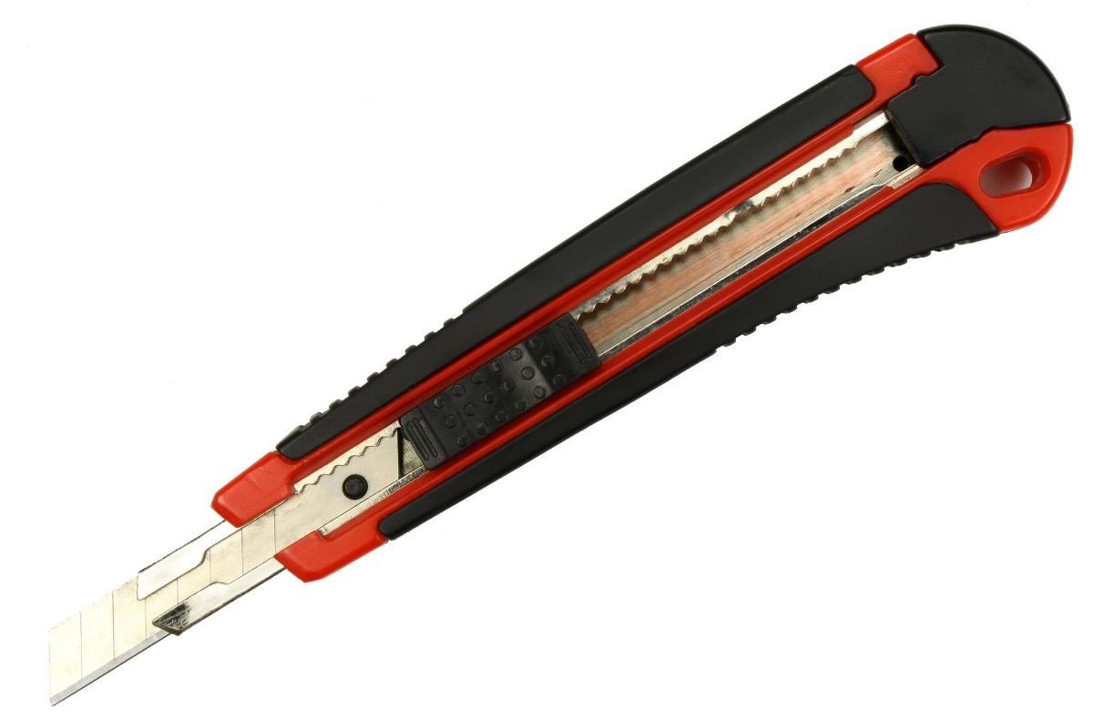 estilete em fundo branco