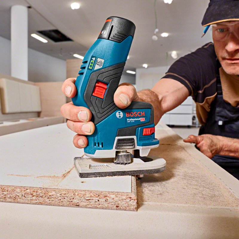 06 tupia a bateria gkf 12v 8 12v sb com 2 pincas bosch